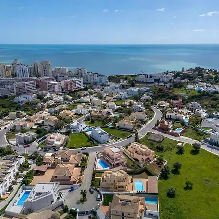 12 Pax Villa Close To Beach@ וילה *
