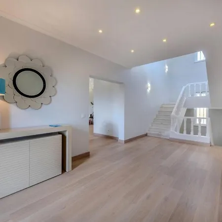 12 Pax Villa Close To Beach@