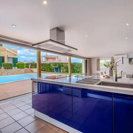 12 Pax Villa Close To Beach@ *