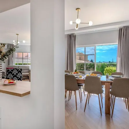 12 Pax Villa Close To Beach@ וילה