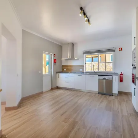 12 Pax Villa Close To Beach@ וילה *