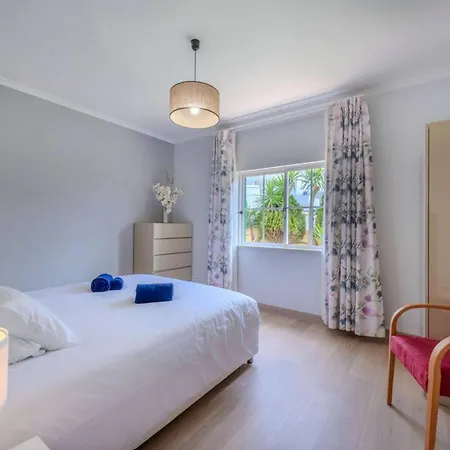 12 Pax Villa Close To Beach@ וילה