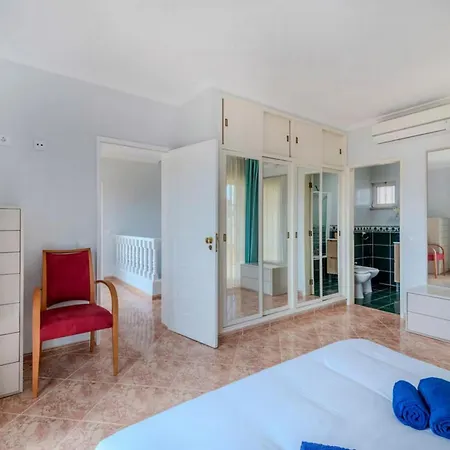 12 Pax Villa Close To Beach@ וילה Armação de Pêra