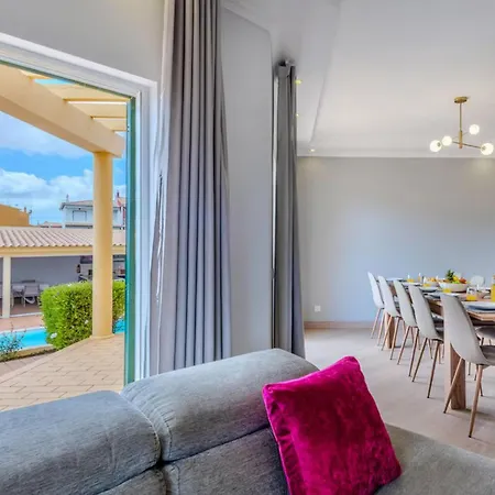 12 Pax Villa Close To Beach@ *