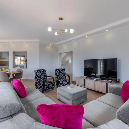 12 Pax Villa Close To Beach@
